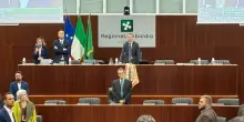 Insultata dopo la chemio, al Pirellone foulard sui banchi della presidenza