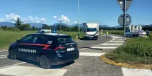 Scontro con un furgone, muore motociclista, ferita gravemente la passeggera