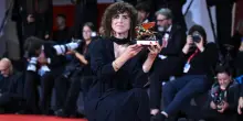 Mostra del cinema di Venezia, vince la regista May el-Toukhy, sul palco le guerre con Naza e Dau