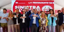 Tessere elettorali strappate, la protesta dei socialisti contro la legge elettorale