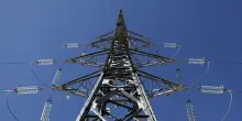 Impresa di ristrutturazione paga elettricit&agrave; al condominio se affidati lavori ingenti
