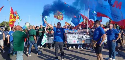 Ex Ilva: protesta dell'indotto, sciopero di 24 ore e blocco delle strade