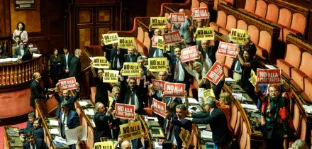 Via libera del Senato alla legge elettorale, ora torna alla Camera