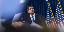 La Fed rialza i tassi di 25 punti base, Warsh 'scontenta' Trump