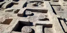 Un cavallo sepolto e la stele di un re rinvenuti vicino ad Alessandria d'Egitto