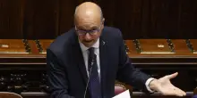 Valditara, sanzioni fino a 1.000 euro se genitori non imparano italiano