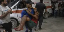 Crolla un palazzo a Gaza, almeno 11 morti. 'Almeno 50 bambini sotto le macerie'
