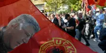 Thaci condannato a 25 anni per crimini di guerra in Kosovo. I sostenitori tentano l'assalto alla sede Ue a Pristina
