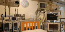 Bimba di due anni precipita dal balcone nell'Aretino