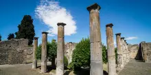 Abusi su un turista minorenne, arrestato custode degli Scavi di Pompei