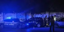 Spari da un'auto in corsa nel centro di Latina, ucciso un 27enne