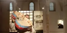 Il legno dei barconi dei migranti diventa musica al Complesso di Donnaregina