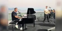 Alfa e Gigi D'Alessio a Posillipo con la nuova "Genova e Napoli"