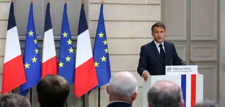 Macron avverte: 'Gli attacchi ibridi russi non resteranno senza risposta'