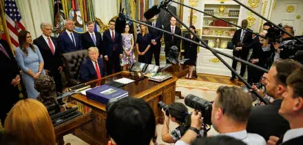 Trump annuncia l'accordo sulla Groenlandia: 'Controlleremo la sua sicurezza'