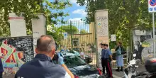 Accoltella la prof e tenta di filmare tutto. L'insegnante: 'Gli voglio bene, vorrei abbracciarlo'