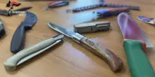 Quattordicenne va a scuola con lama da 18 cm nello zaino