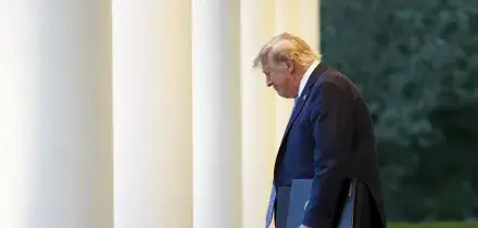 Trump, 'stiamo parlando con gli Houthi'