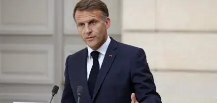 Macron avverte, 'attacchi ibridi russi non resteranno senza risposta'