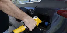 Il petrolio chiude in calo a New York a 100,30 dollari