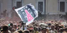 Spin Time 'in 50mila in corteo, restituire il palazzo al pubblico'
