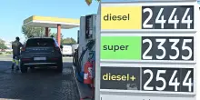 Prezzi dei carburanti ancora in rialzo, benzina self a 2,027 euro