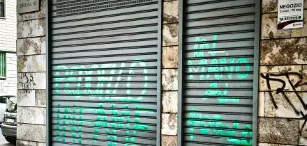 Violenze nel minimarket di Torino, insulti e minacce alla gip