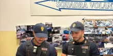 Fermato dalla polizia a Padova, reagisce con un coltello urlando 'Allah Akhbar'