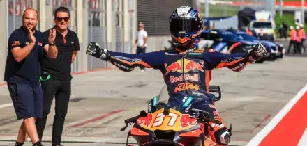 MotoGP: in Austria prima vittoria per Acosta, Martin allunga in vetta
