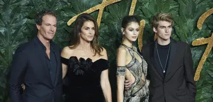 Il figlio di Cindy Crawford, Presley Gerber, morto a 27 anni per 'apparente overdose'