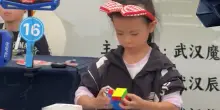 Cina, a 6 anni batte due volte il record mondiale femminile del cubo di Rubik