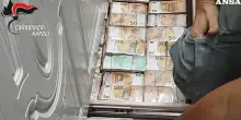 Banconote nascoste nei muri, trovato il tesoro del clan di 3,2 milioni: 34 arresti