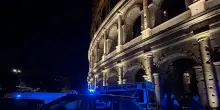 Precipita durante lavori al Colosseo, muore operaio