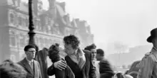 La Parigi del Novecento nelle foto di Robert Doisneau in mostra a Modena