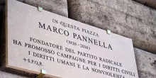 Pannella torna a Piazza Navona, scoperta la targa in suo onore