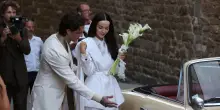Nozze Damiano e Dove Cameron, la coppia &egrave; arrivata su un'auto bianca