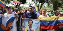 Sostenitori di Machado sfilano a Caracas per chiedere il suo ritorno in patria
