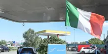 Prezzi benzina e gasolio stabili sulle strade, da domani si dimezza sconto accise
