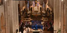 Papa Leone alla Francia: 'Dialogo urgente per prevenire derive autoritarie'