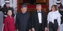 Le first lady Melania e Peng rubano la scena alla cena di stato alla Casa Bianca
