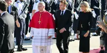 Papa Leone all'Eliseo, accolto da Macron