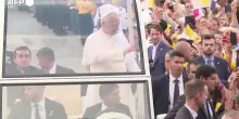 Una marea di fedeli a Parigi per il Papa, l'arrivo in Place de la Concorde