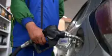Carburanti, lo sconto dell'Eni fa scattare i risparmi: 9,35 euro in meno per un pieno di diesel