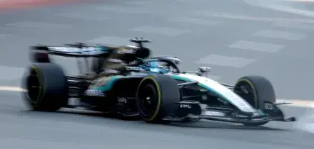 F1, Russell vince a Baku davanti a Verstappen, Antonelli quinto