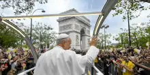 Alla messa del Papa a Parigi 800mila fedeli. Leone ai francesi: 'Non nascondete la vostra fede'