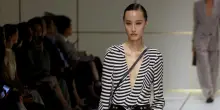 L'evoluzione di Giorgio Armani tra oro e cotone / LA SFILATA