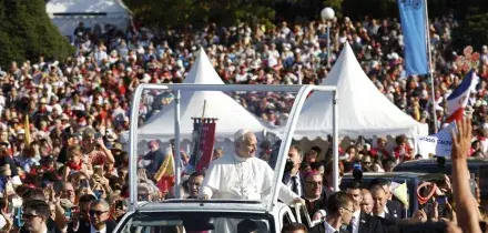 Il Papa su fine vita e aborto: 'Nessuna legge pu&ograve; dare la morte. Gli abusi sono una piaga'