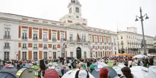 Centinaia di manifestanti accampati in Puerta del Sol a Madrid per diritto alla casa
