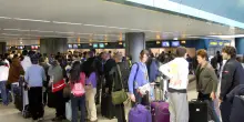 'In Europa migliora puntualit&agrave; aerei ma 3 su 10 in ritardo, rischio rincari'
