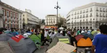 Centinaia di manifestanti accampati a Madrid per il diritto alla casa